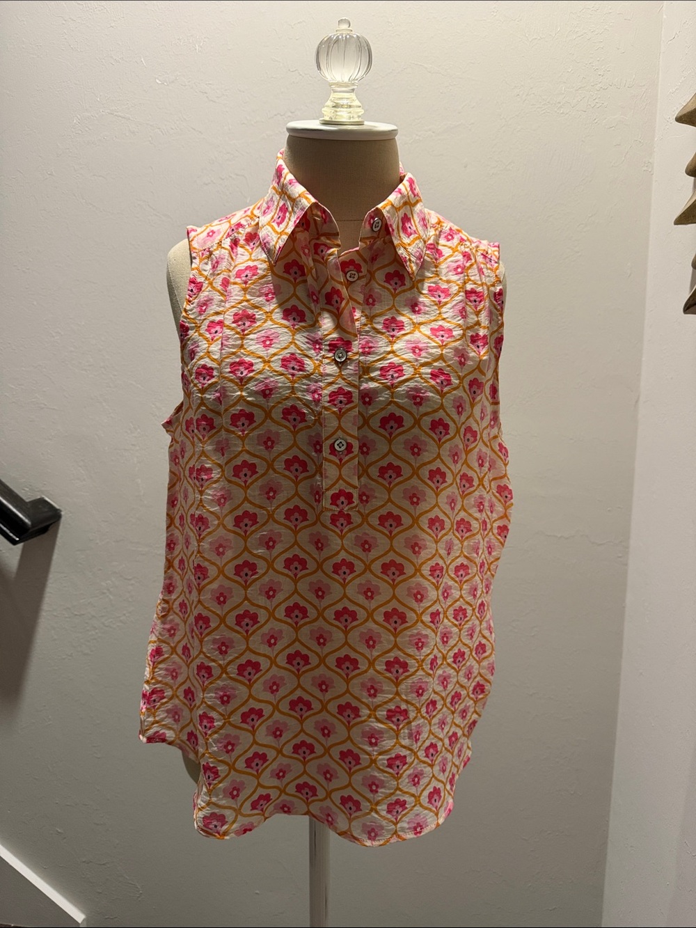 Cabi Bugalow Top Sleeveless Patterned Button-Front Women's Top Pink Floral